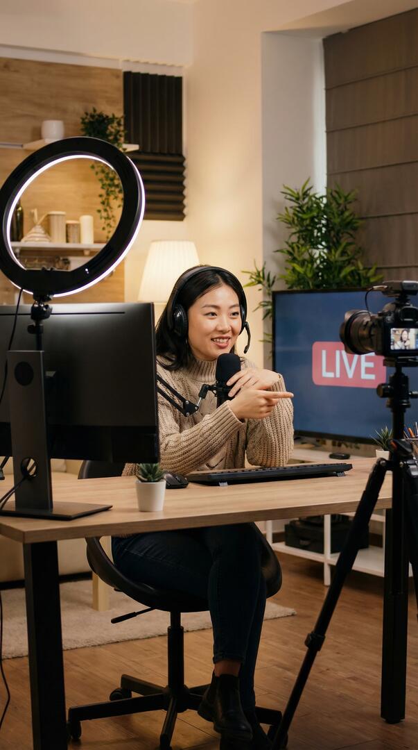 黄色仓库社区美图